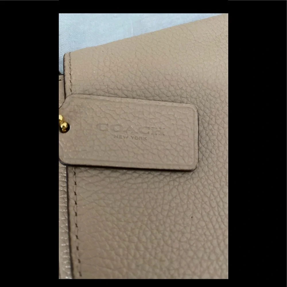 Coach - Picture 2 of 12